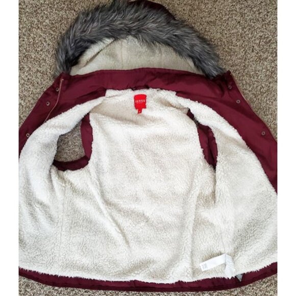 Burgundy Sherpa Lined Quilted Vest Jacket Faux Fur Detach Hood Guess Sz XS Layer - Picture 2 of 10